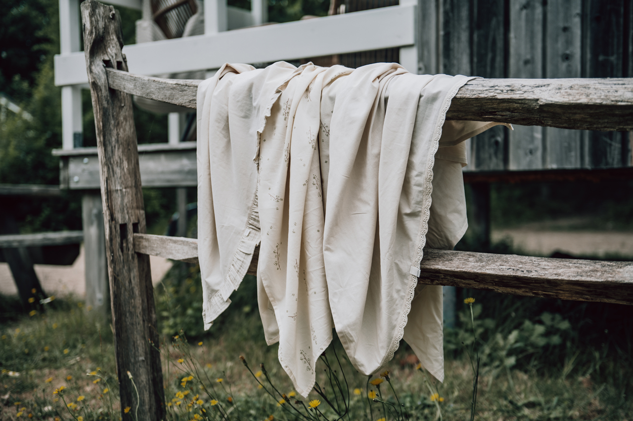 Bassinet sheet and fitted sheet ruffle combi pack warm white