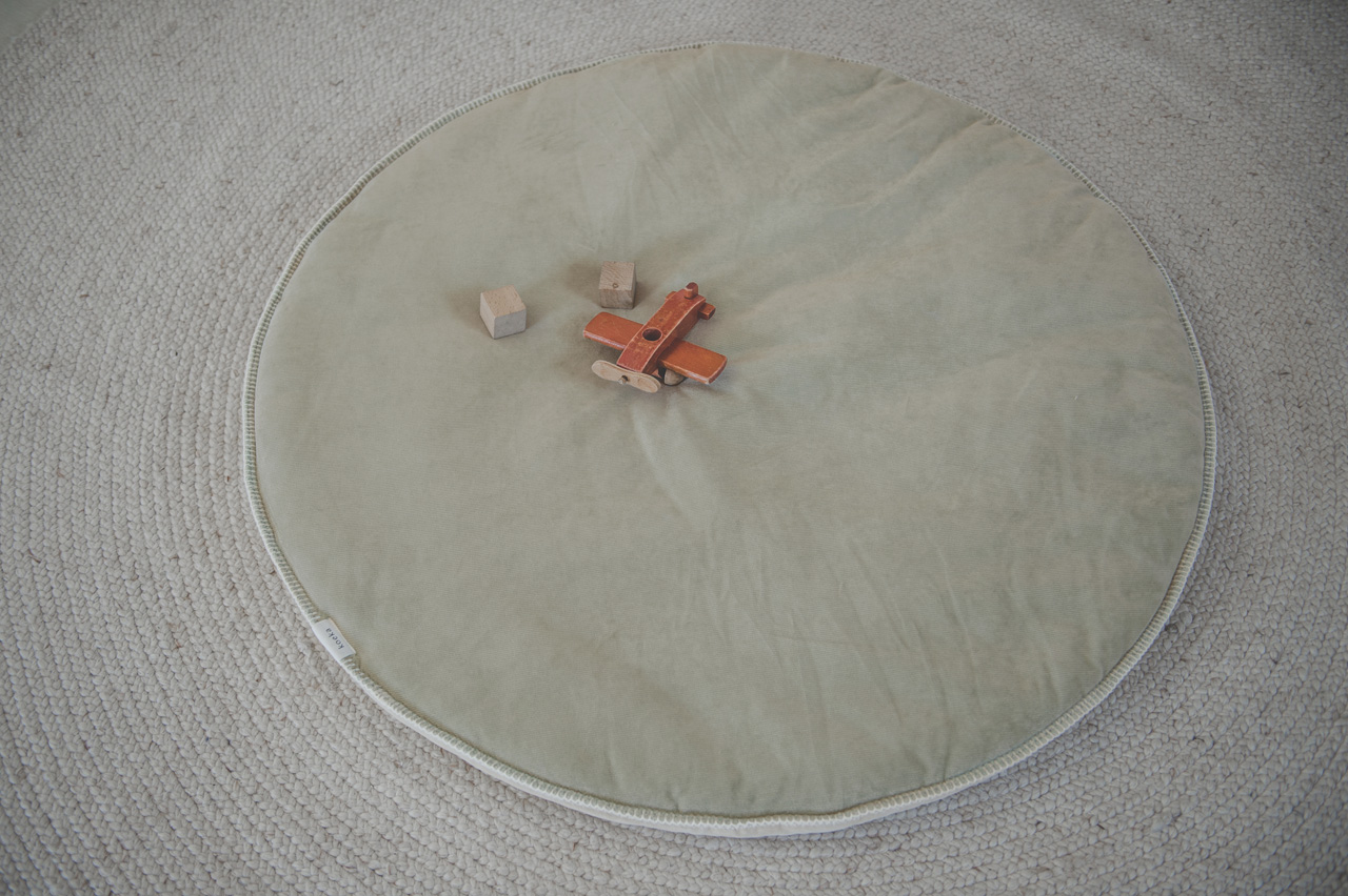 Boxkleed Rond Oddi sage/warm white