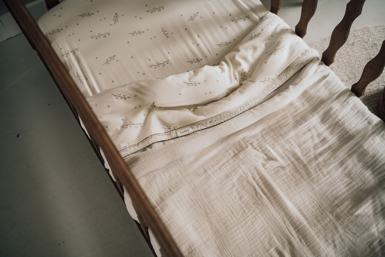 Cot fitted sheet Coast warm white