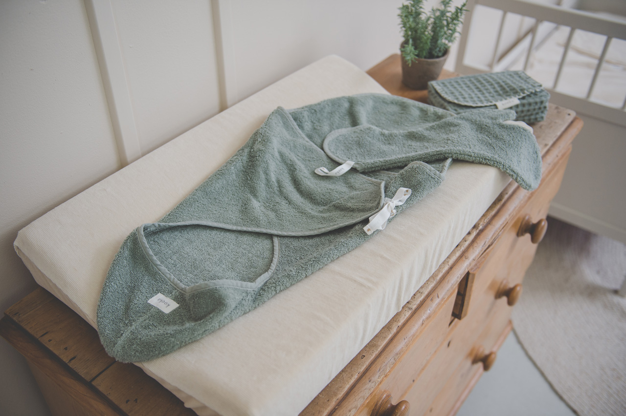 Omslagdoek Newborn Dijon Daily shadow green