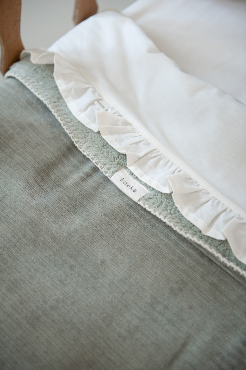Cot sheet Ruffle warm white Cot sheet Ruffle warm white